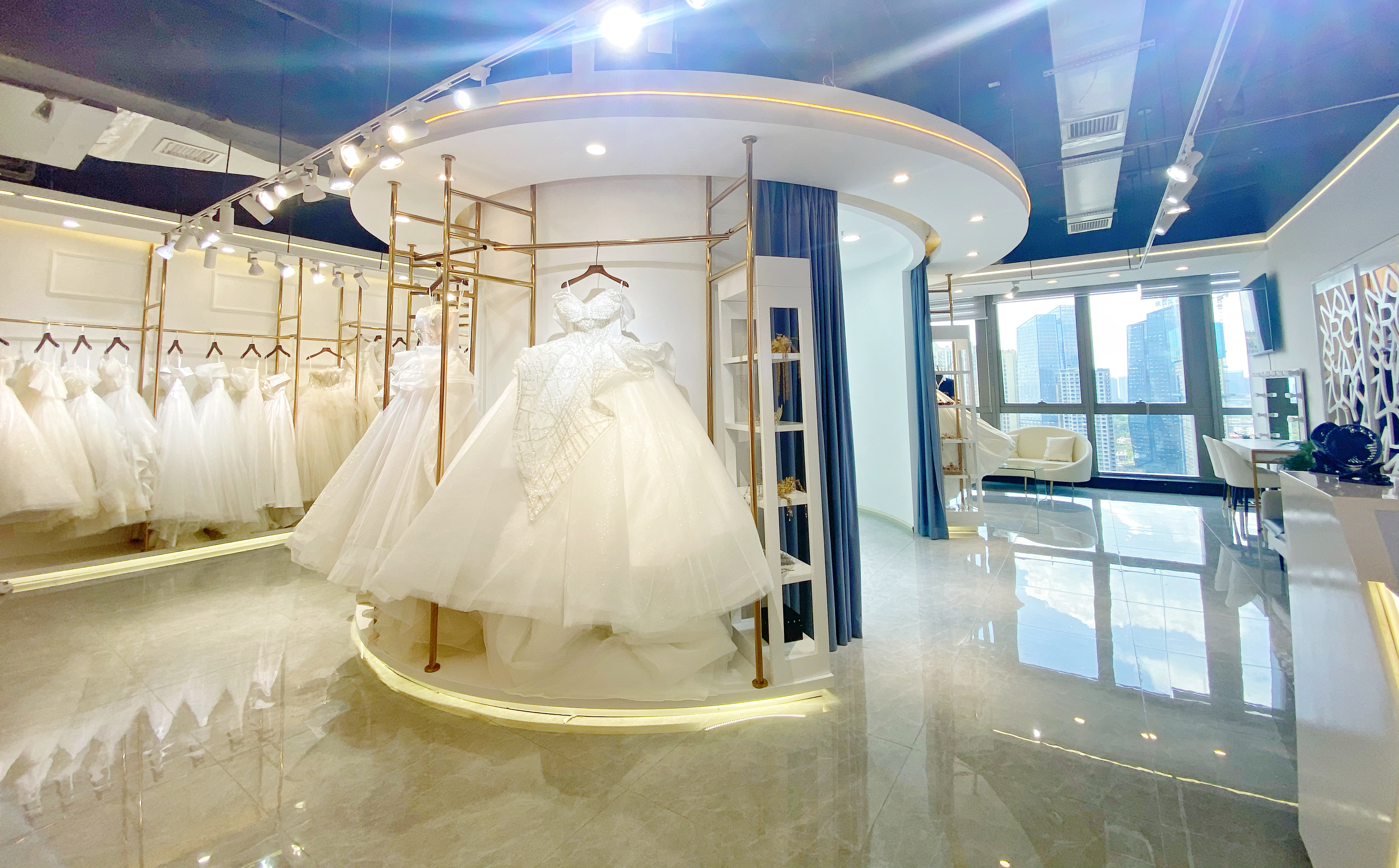 脸红的妳婚纱礼服馆