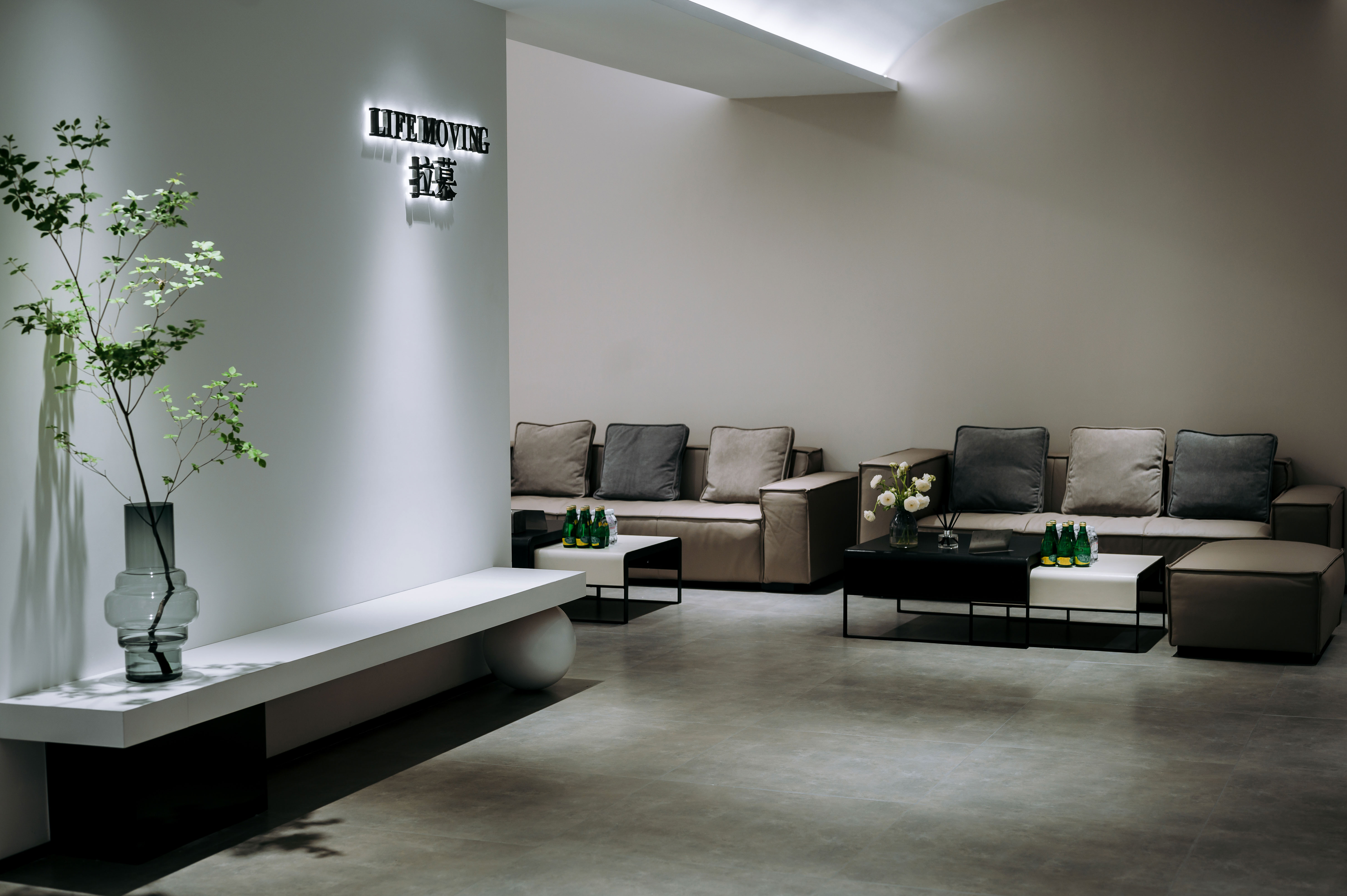 LIFE MOVING拉慕婚纱（扬州店）