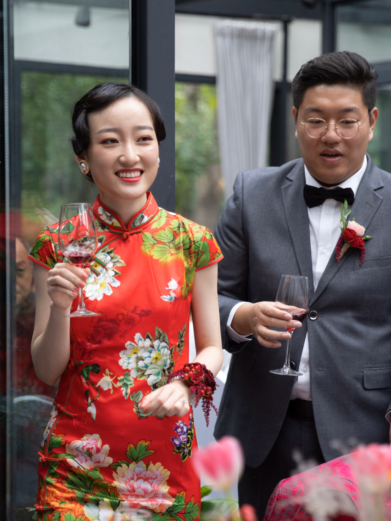 别人的婚纱1万元，我的只要699元，还万人夸