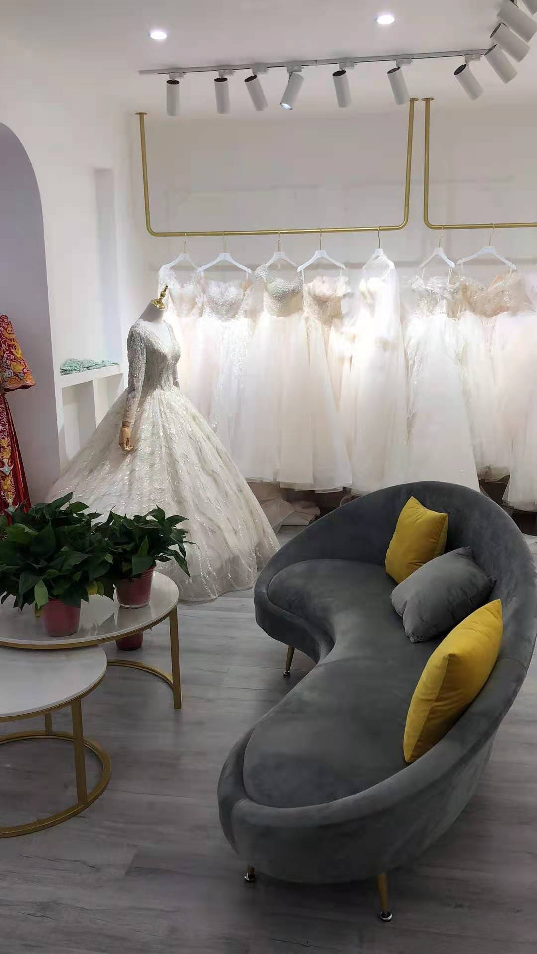 聚裳婚纱礼服馆