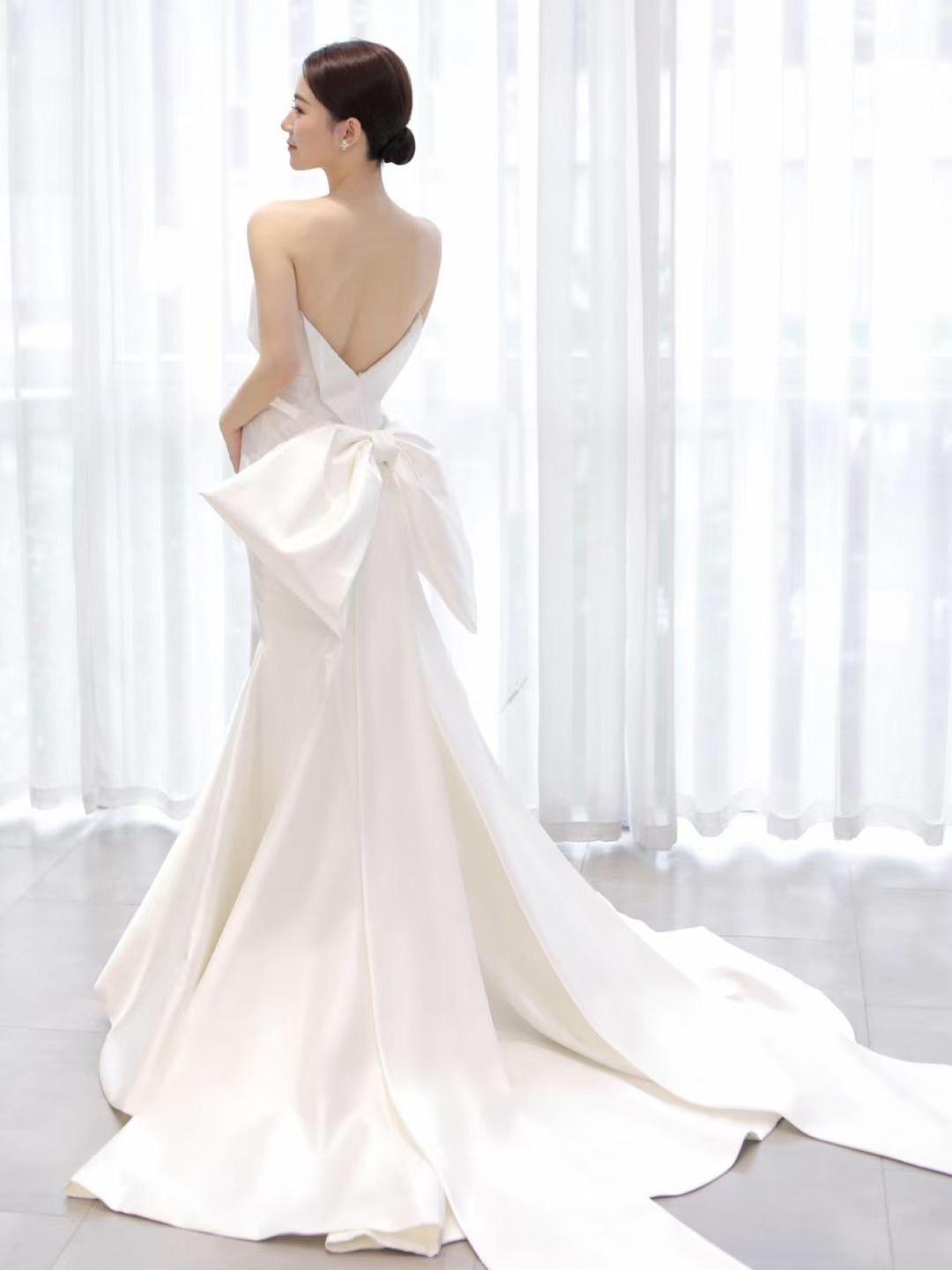 极简风缎面婚纱💥