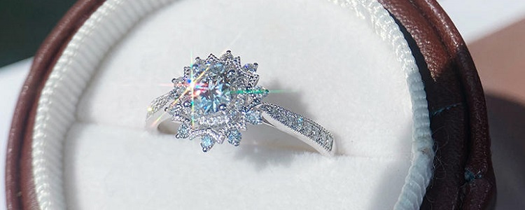 訂婚戒指和結(jié)婚戒指哪個貴