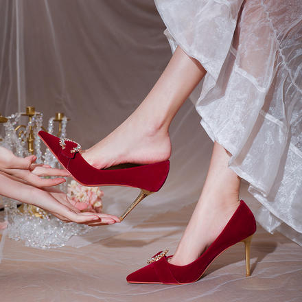 中式婚鞋新款绒面新娘鞋水钻高跟鞋女细跟敬酒鞋红色秀禾鞋