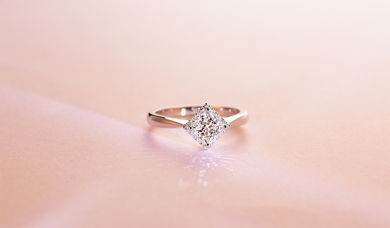 鉆戒定制好還是專柜好