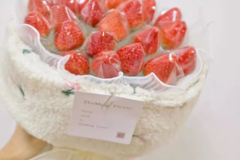 草莓花束的寓意是什么 草莓花束多少颗合适