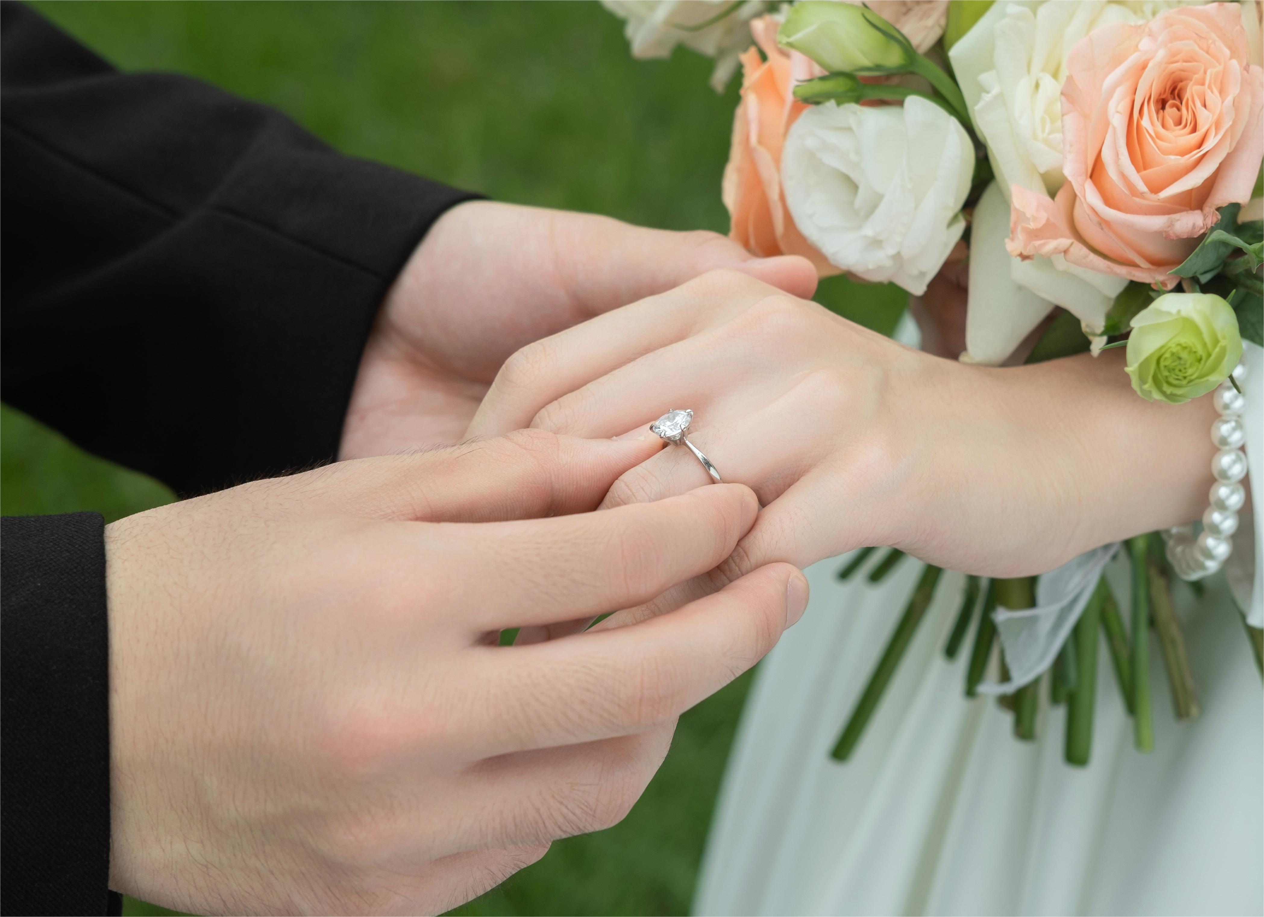 订婚戒指可以直接作为婚戒吗