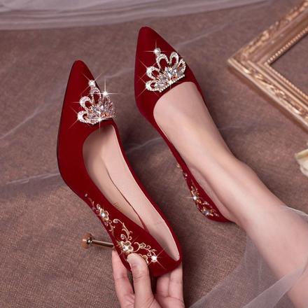 秀禾服婚鞋女新款红色高跟不累脚酒红皇冠新娘中式两穿婚纱鞋