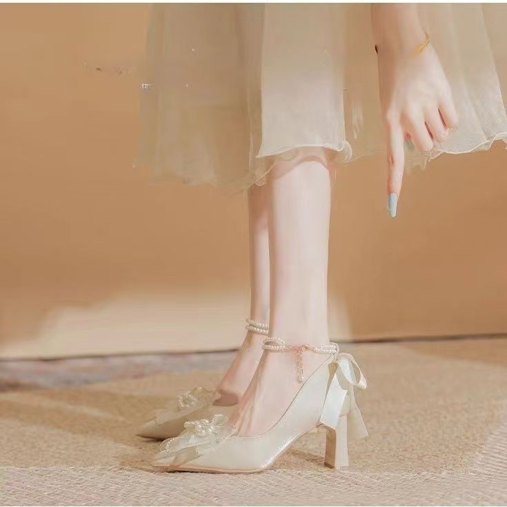 一字扣單鞋女粗跟緞面婚鞋新款旗袍禮服蝴蝶結高跟鞋米白色