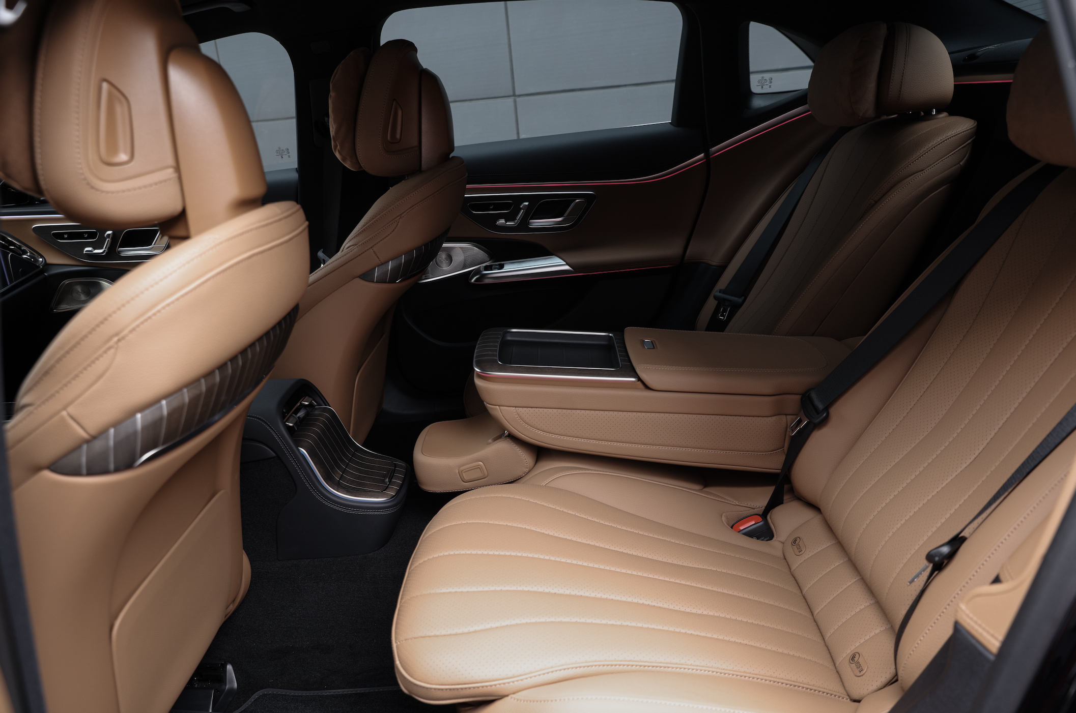 【奔驰】E300L + 【奔驰】E系*5辆