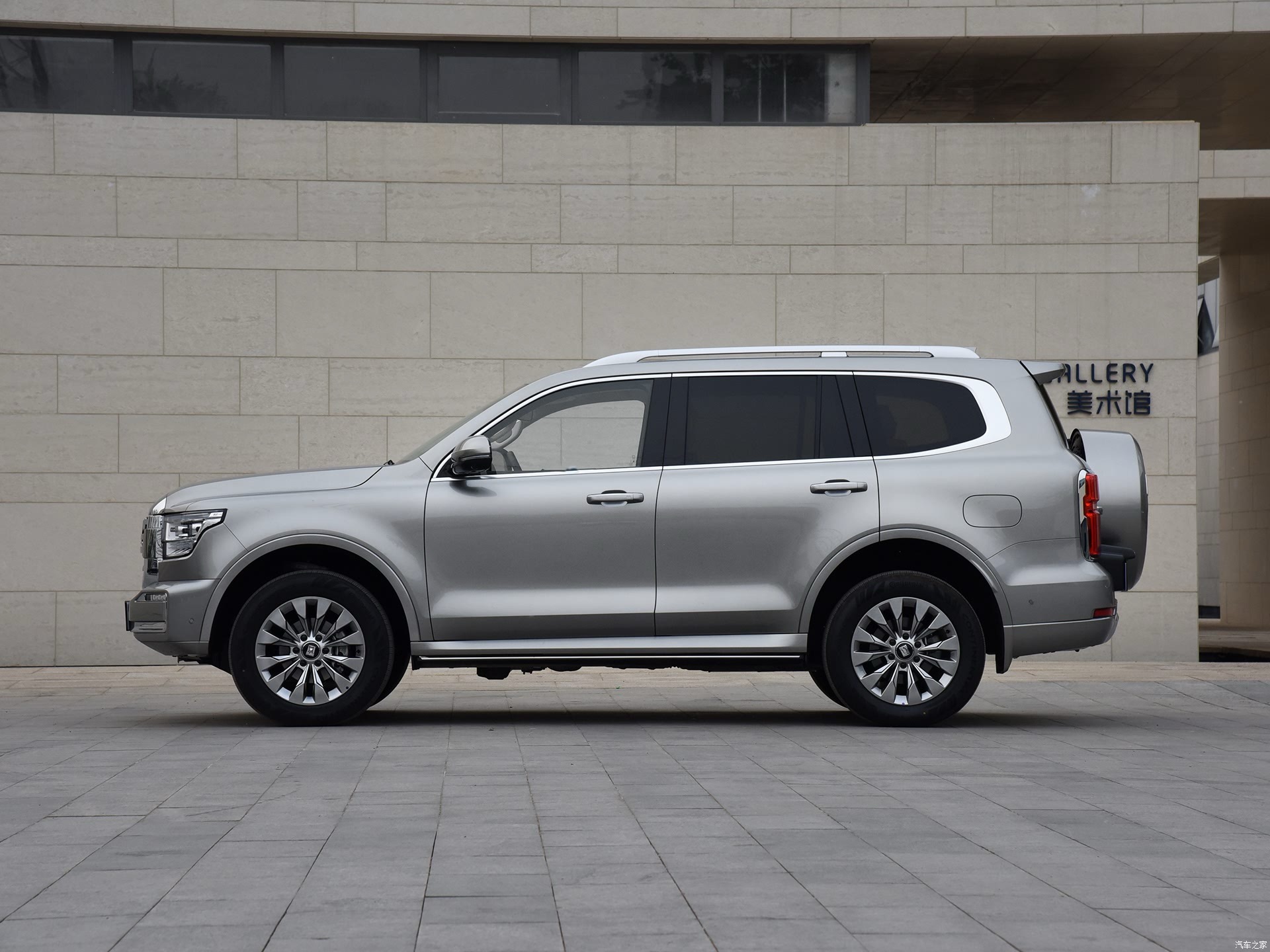 【奔驰】G63 + 【坦克】坦克500*5辆