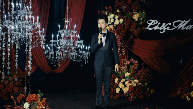 滑板扬起的风，吹进来同一个请帖