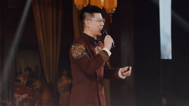 「 百岁寿宴、生日宴会 」