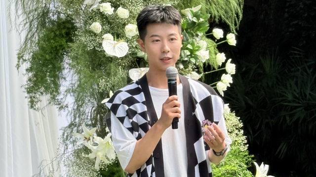 轻松自然的草坪婚礼