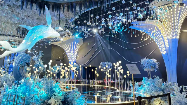 《爱意东升西落》